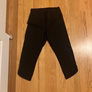 Lululemon Revitalize Crop 21”